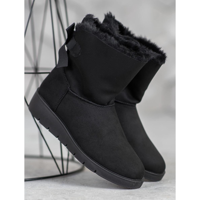 SHELOVET Black Mukluki On The Platform 2