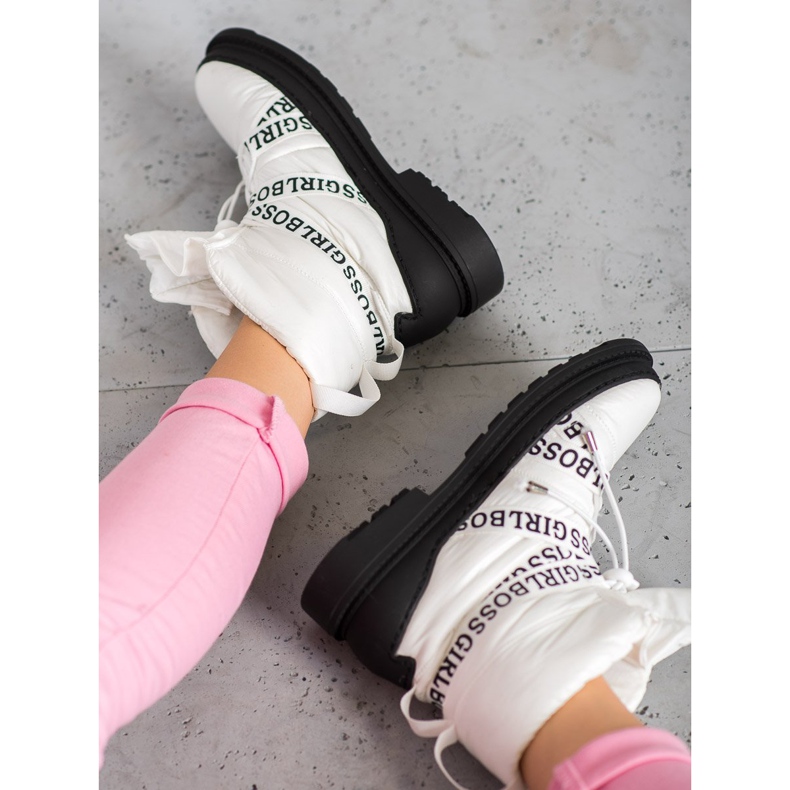 Vices Girl Boss snow boots white 2 Vices Girl Boss snow boots white 2