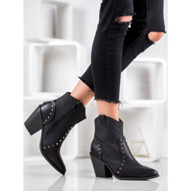 Small Swan Warm cowboy boots on high heels black 1