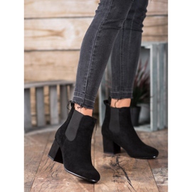 Bestelle Slip-on boots on a post black 2