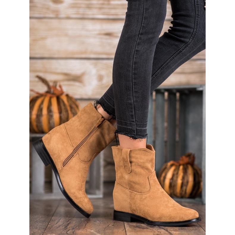 Ideal Shoes Warm cowboy boots on a wedge brown 1
