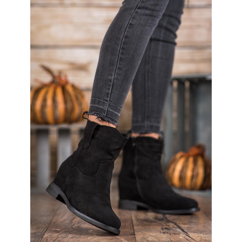 Ideal Shoes Warm cowboy boots on a wedge black 2