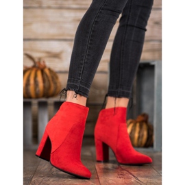 Ideal Shoes Classic boots on a post red 2