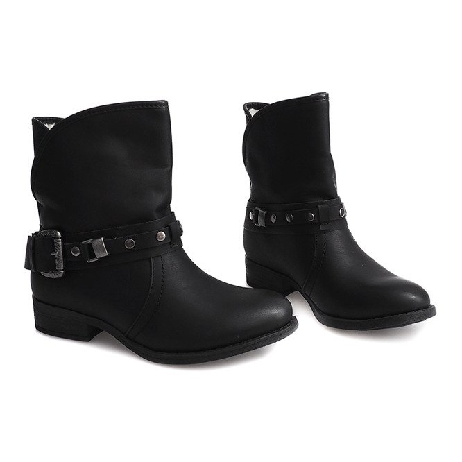 Black insulated boots 1
