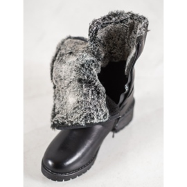 SDS Warm Workers On The Platform black 1