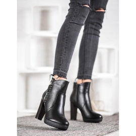 Kayla Boots On A Post black 1