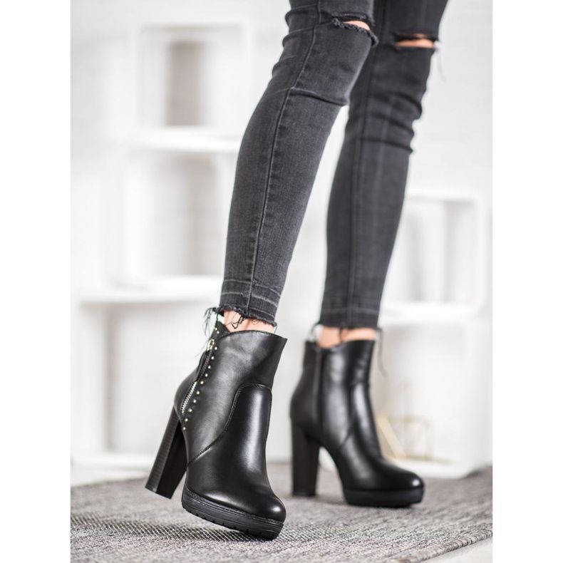 Kayla Boots On A Post black 1