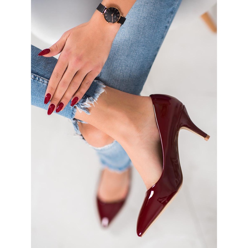 Small Swan Comfortable lacquered pumps 1