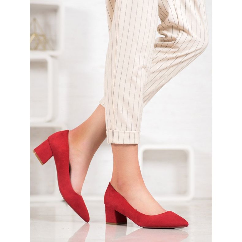 Fama Pumps On A Pillar red 1