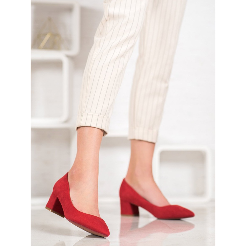 Fama Pumps On A Pillar red 2