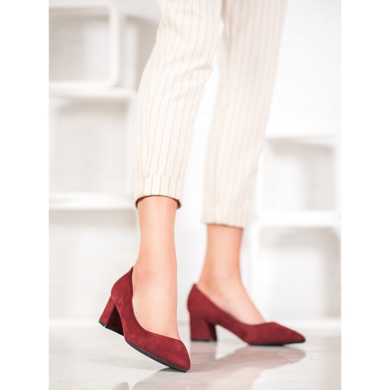 Fama Pumps On A Pillar red 2