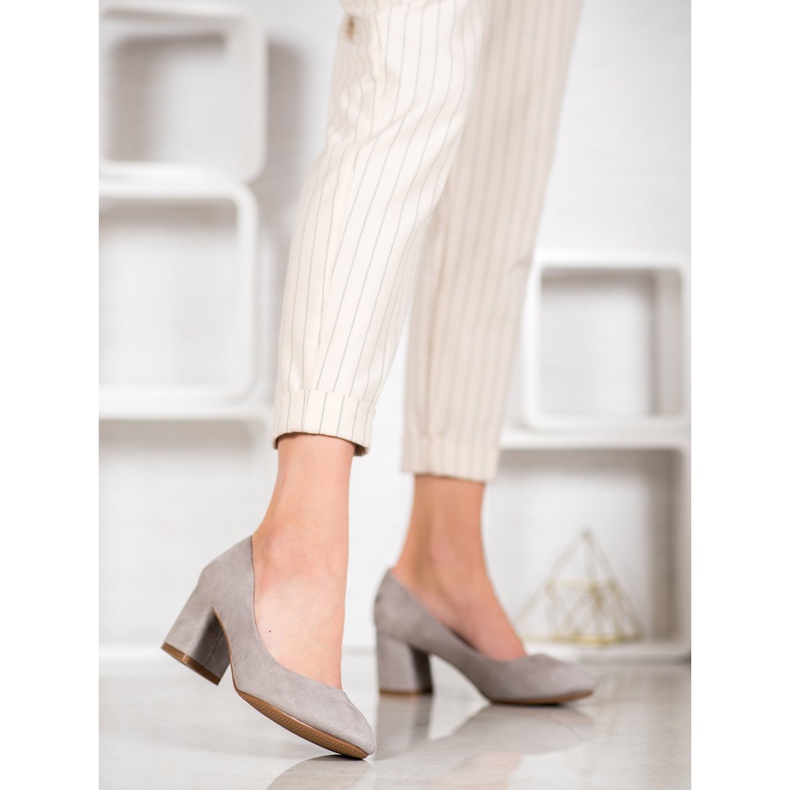 Fama Suede Pumps On A Pillar grey 1