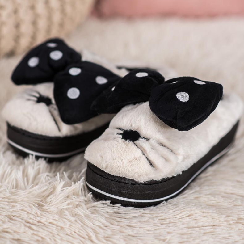 Seastar Slippers On The Platform white black 1