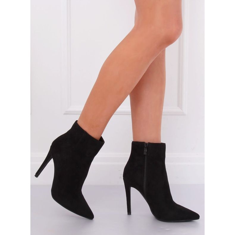 Black Boots on a pin black 2C2AX5630-3 Black 1