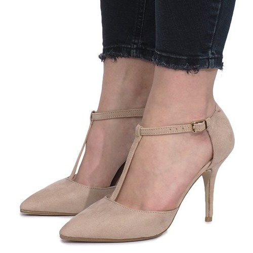 Beige pumps on a Bold heel 2