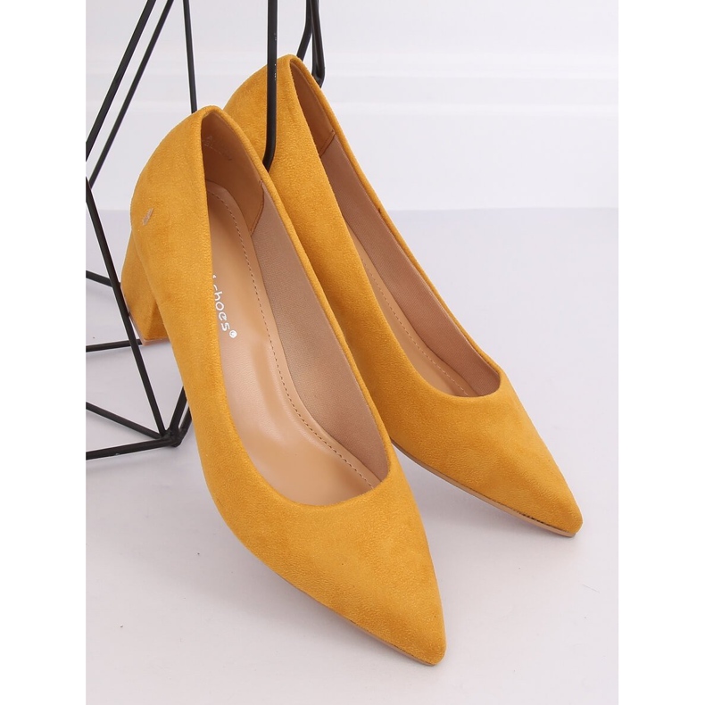 Pumps with low heels honey A-3370 Yellow 1