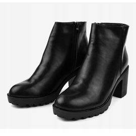 Black ankle boots on the LL21 post 2