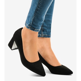 Black suede pumps on the L439 pillar 2