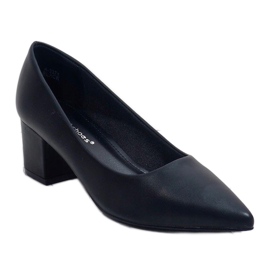 Black classic pumps on the A-3371 pillar 1