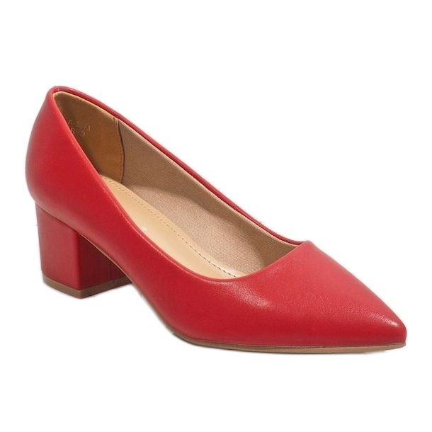 Classic red pumps on the A-3371 pillar 1