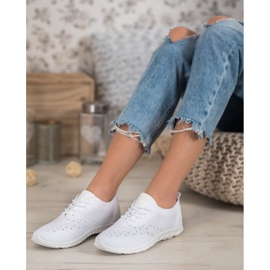 MCKEYLOR white sneakers 1