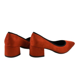 Red suede pumps on the L436 pillar 3