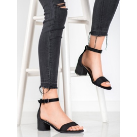 Evento Classic Sandals On Low Heels black 1