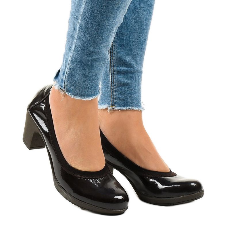 Brown lacquered pumps on the pillar 579-2 1