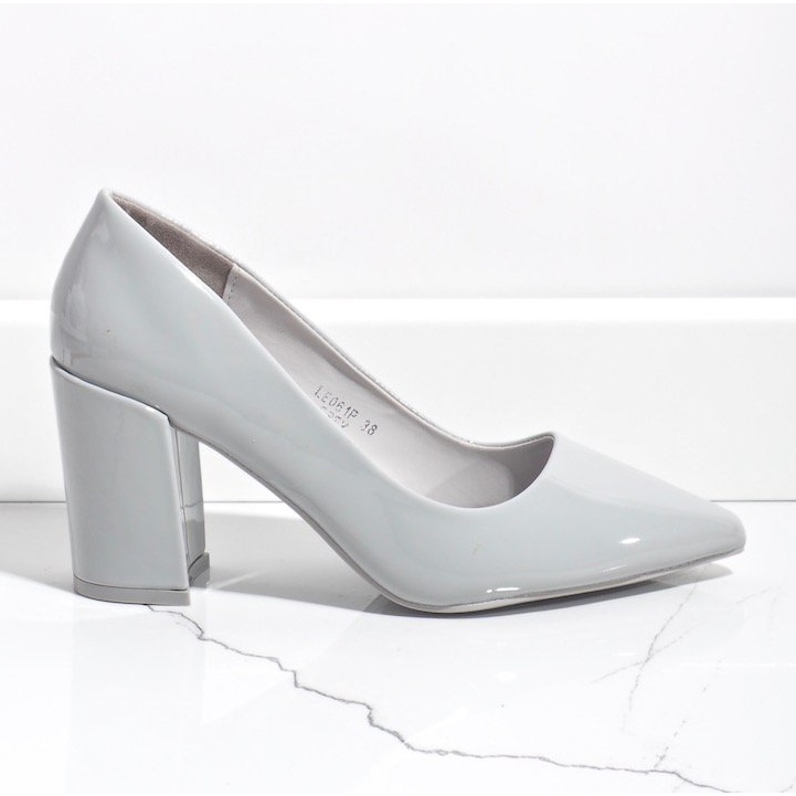 Gray pumps on the LE061P post grey 1