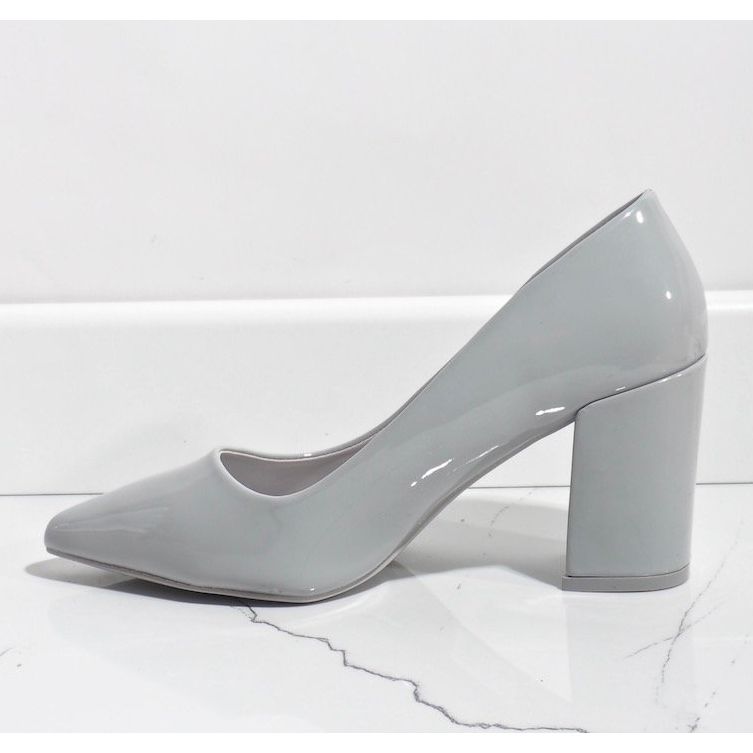 Gray pumps on the LE061P post grey 2