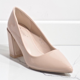 Beige pumps on the LE061P post 1