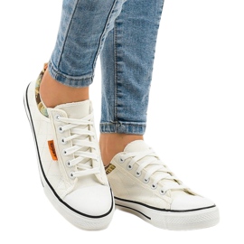 Classic white sneakers W11 2