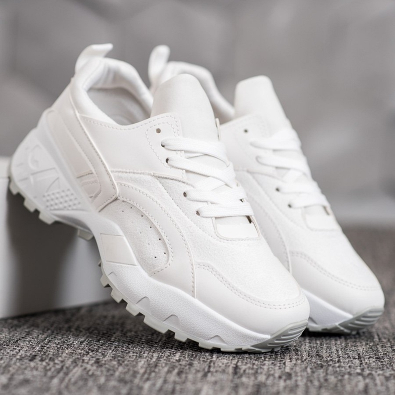 MCKEYLOR Sport Shoes white 1