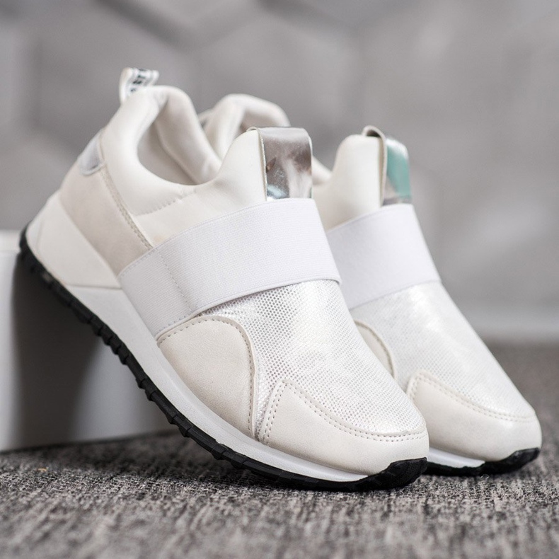 SHELOVET Slip-on Shoes On The Platform white 1