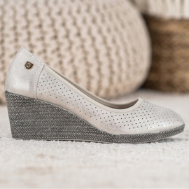 Light Wedge Pumps beige 1