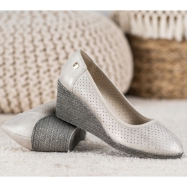 Light Wedge Pumps beige 2