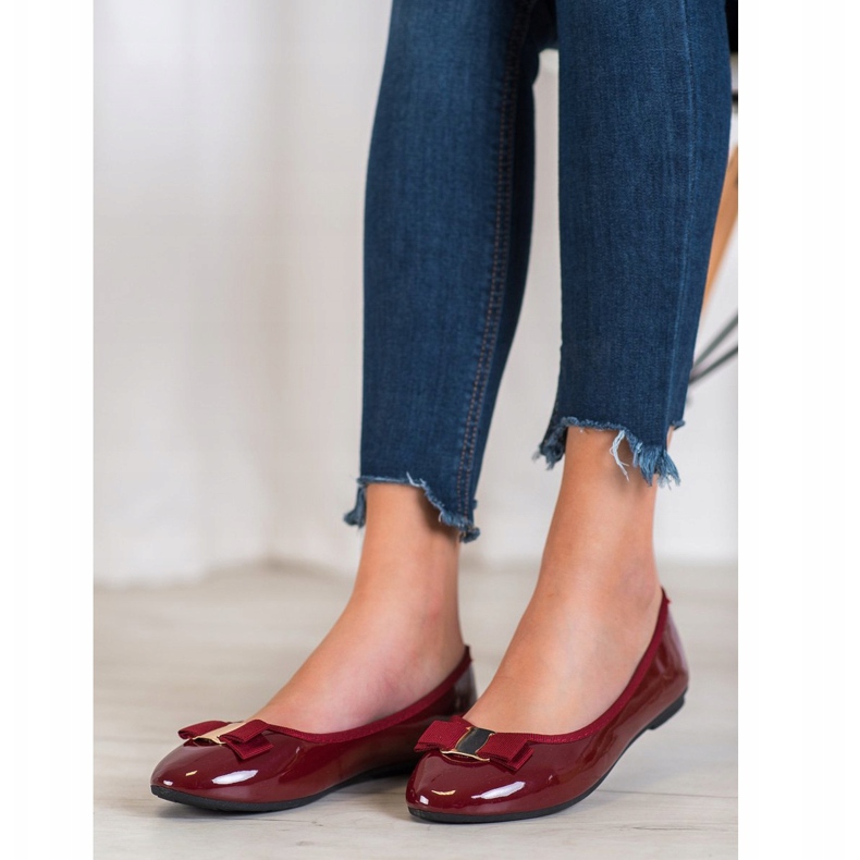 Fama Lacquered Ballerina With A Bow 1