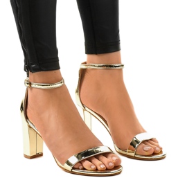 Gold exposed pumps, lacquered 616 golden 1