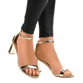 Gold exposed pumps, lacquered 616 golden 2