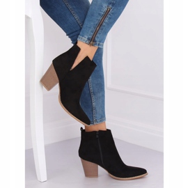 Black boots on transitional black ZE03P Black 2