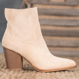 Seastar Slip-on boots on a post beige 2