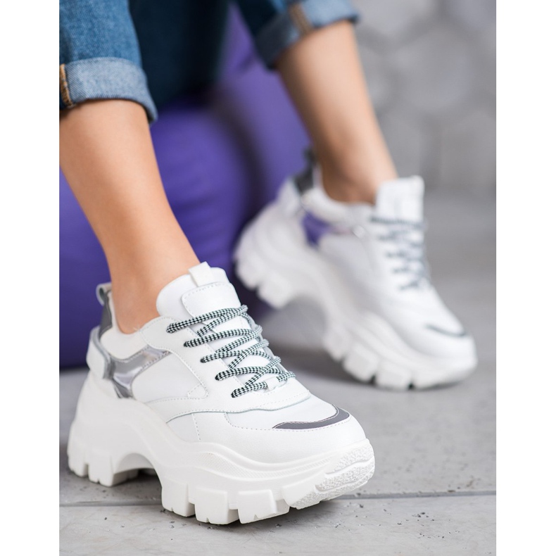 Weide White Sneakers On The Platform 2