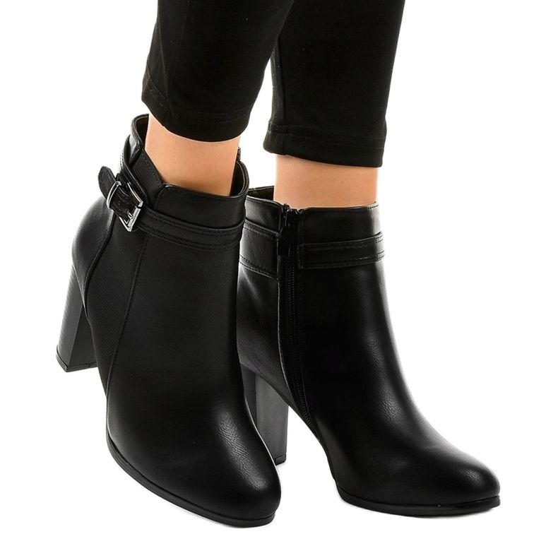 Black boots on the post with an elastic F815-2 1