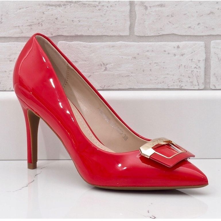 Red lacquered heels with a FM3002 buckle 1