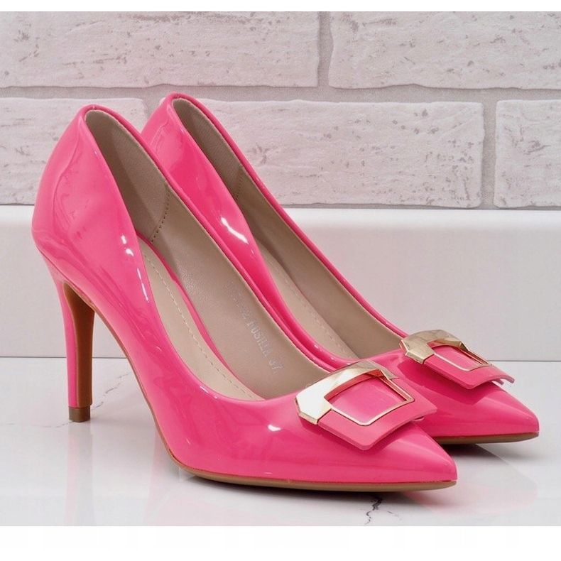Pink lacquered heels with a FM3002 buckle 1