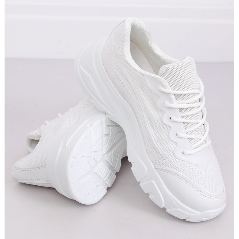White DML902 White sports shoes 2