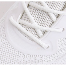 White DML902 White sports shoes 1