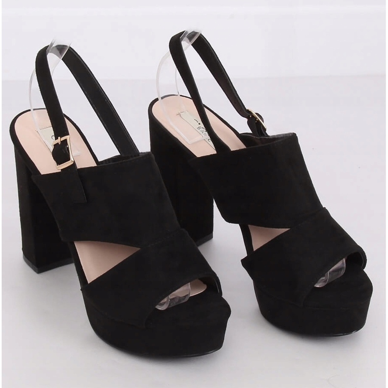 Black sandals on the post 9R02 Black 1