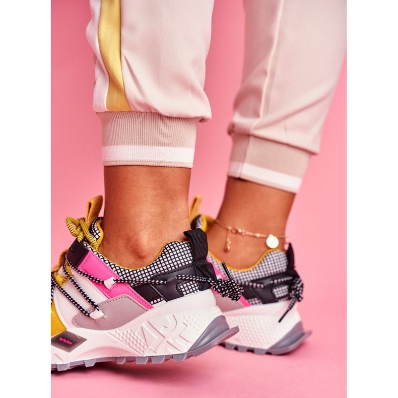 SEA LA91 women's white sports footwear black multicolored yellow 2