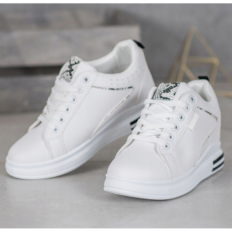 SHELOVET White Shoes With Hidden Wedge 1